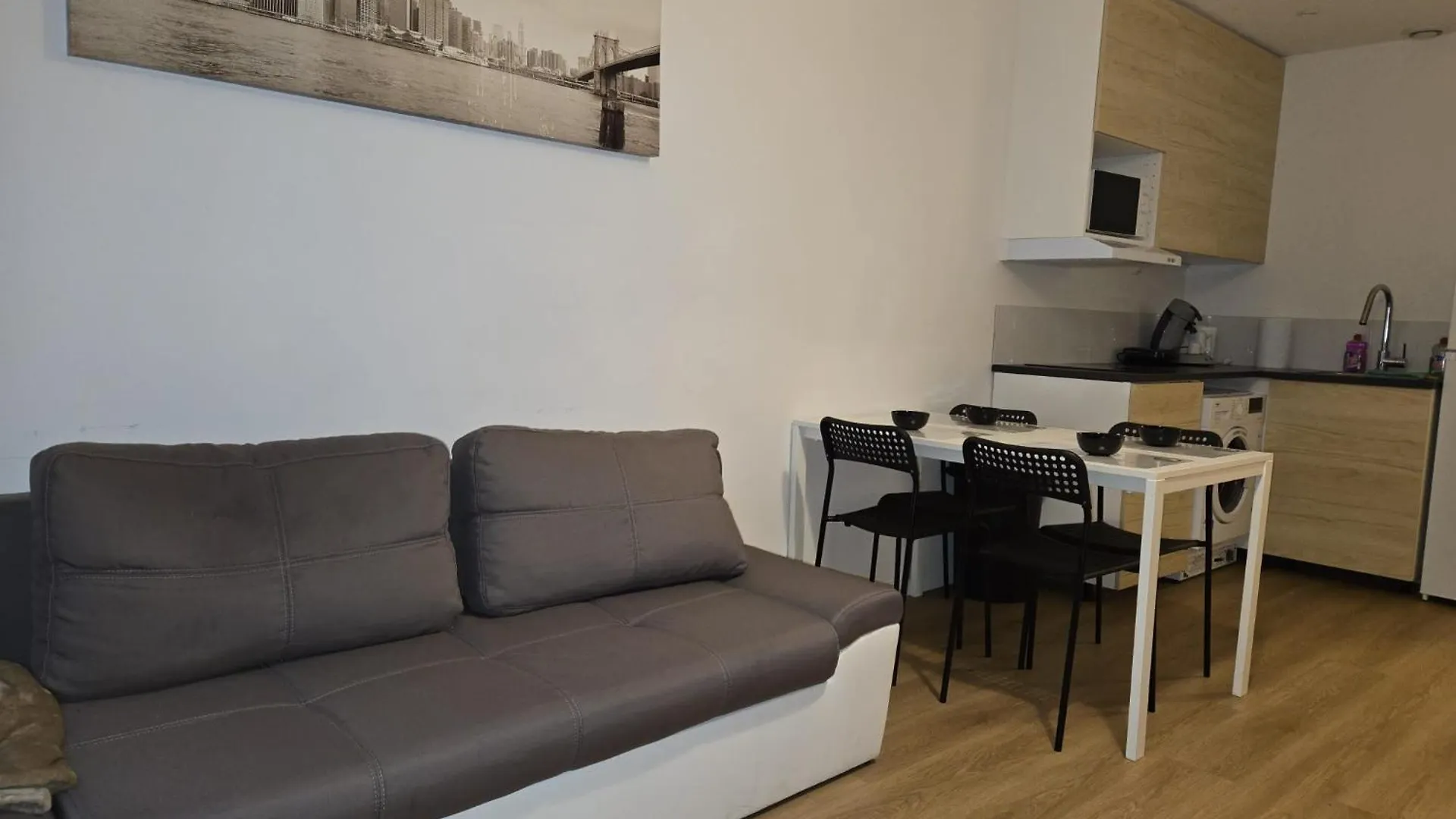 Appartement Centre De Paris 19 Lägenhet